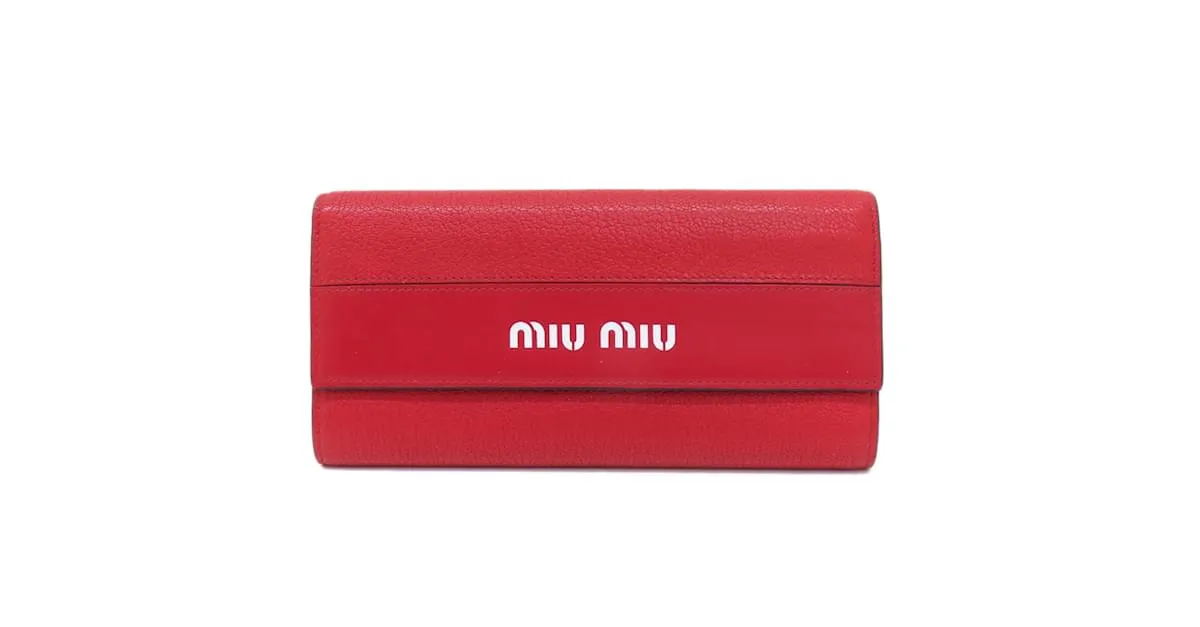 Cartera larga de cuero rojo Miu Miu Roja 