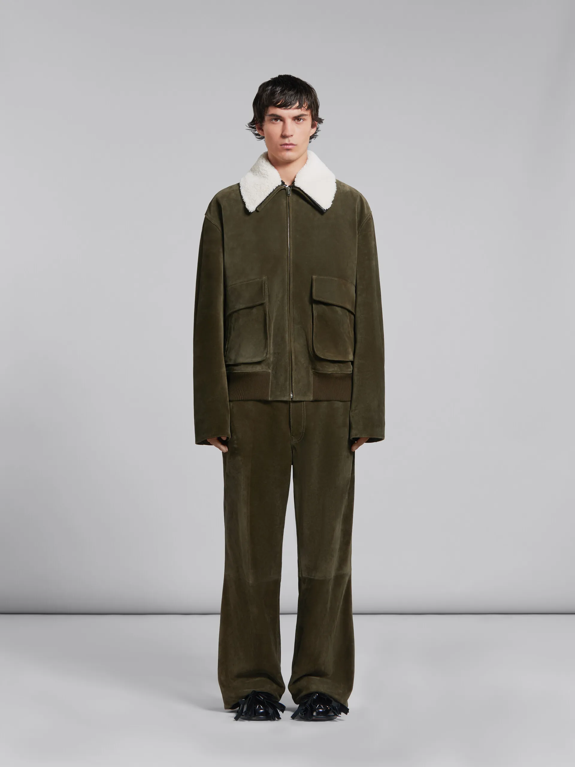 Chaqueta verde de ante con cuello de borreguito