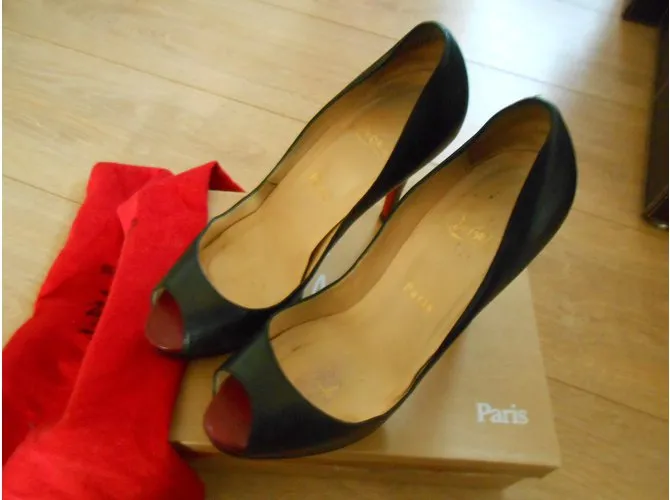Christian Louboutin Muy privado Negro 