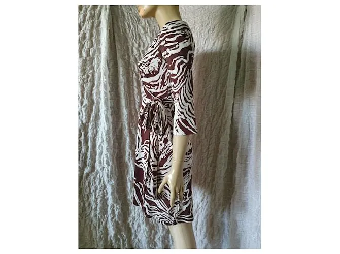 Diane Von Furstenberg Vestido cruzado de seda dvf juliano, colección vintage reeditada Castaño Crudo 