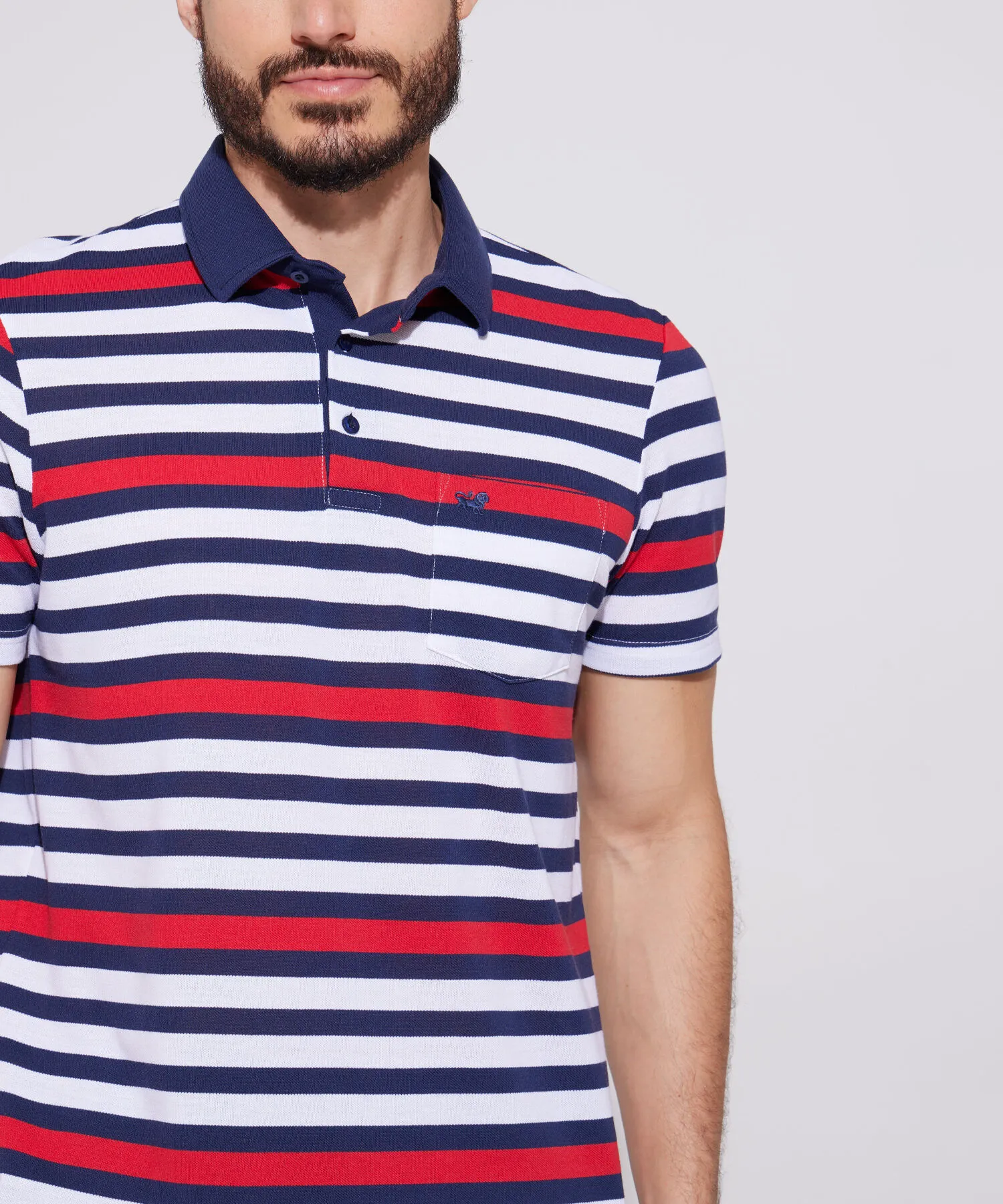 Polo Preteñida, Cuello Duro Con Bolsillo Y Silueta Regular Fit-